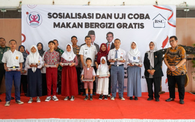 DAPUR MBG DI KABUPATEN CIREBON BERTAMBAH, KALI INI YSBB BAGI PAKET DI SMK ULIL ALBAB